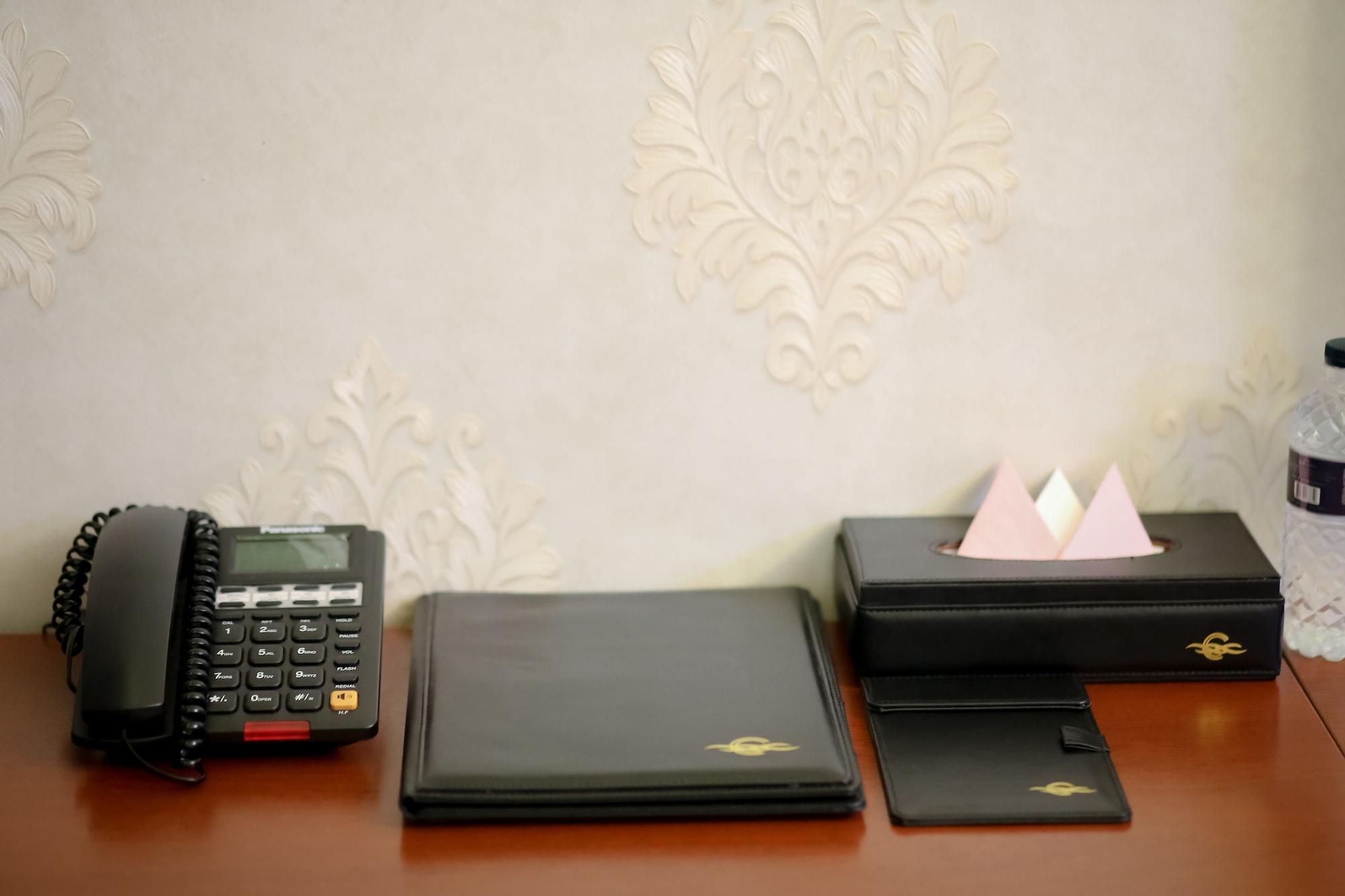 Coventina Lake Suites Dhaka Esterno foto
